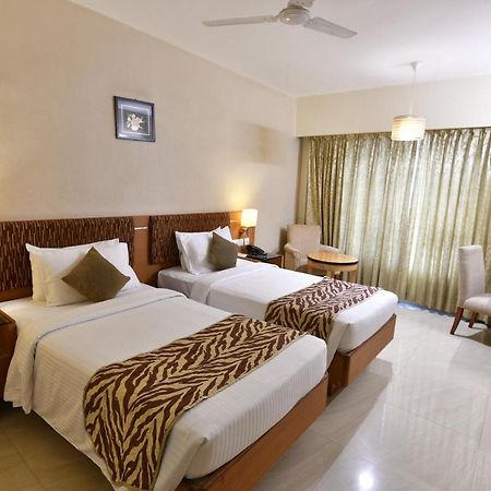 Pla Krishna Inn Tiruchirappalli Buitenkant foto