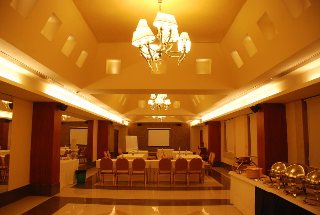 Pla Krishna Inn Tiruchirappalli Buitenkant foto
