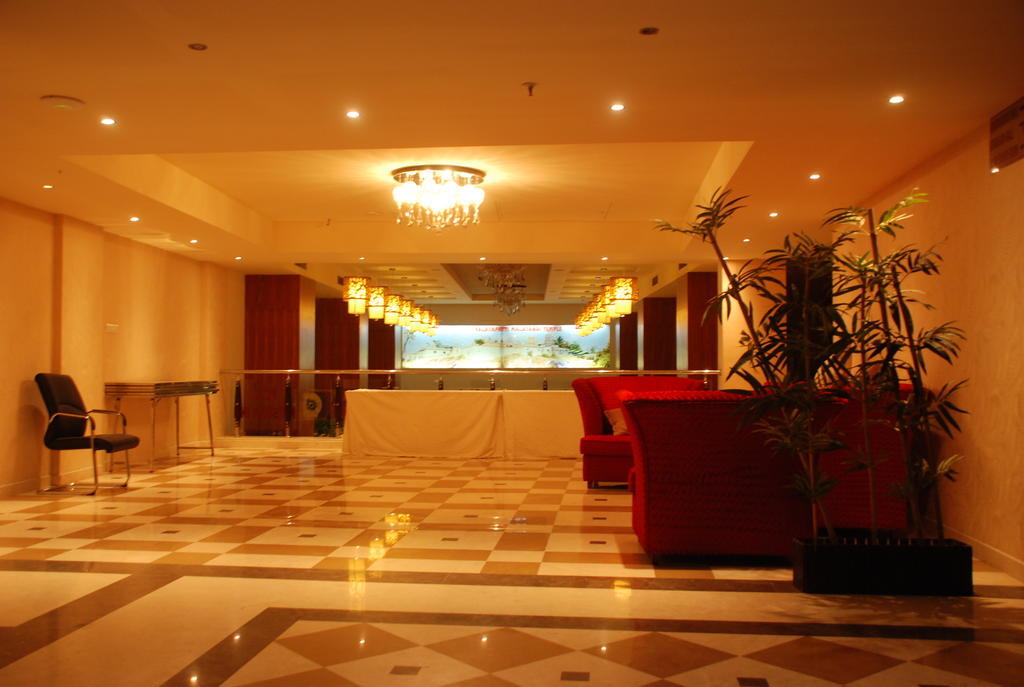 Pla Krishna Inn Tiruchirappalli Buitenkant foto