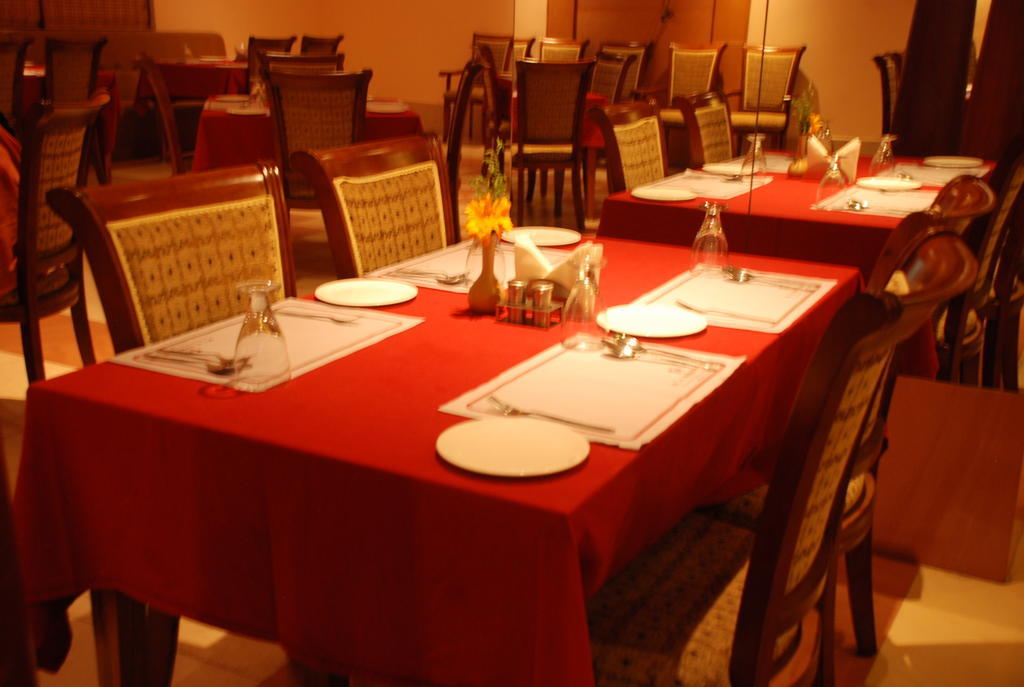 Pla Krishna Inn Tiruchirappalli Buitenkant foto