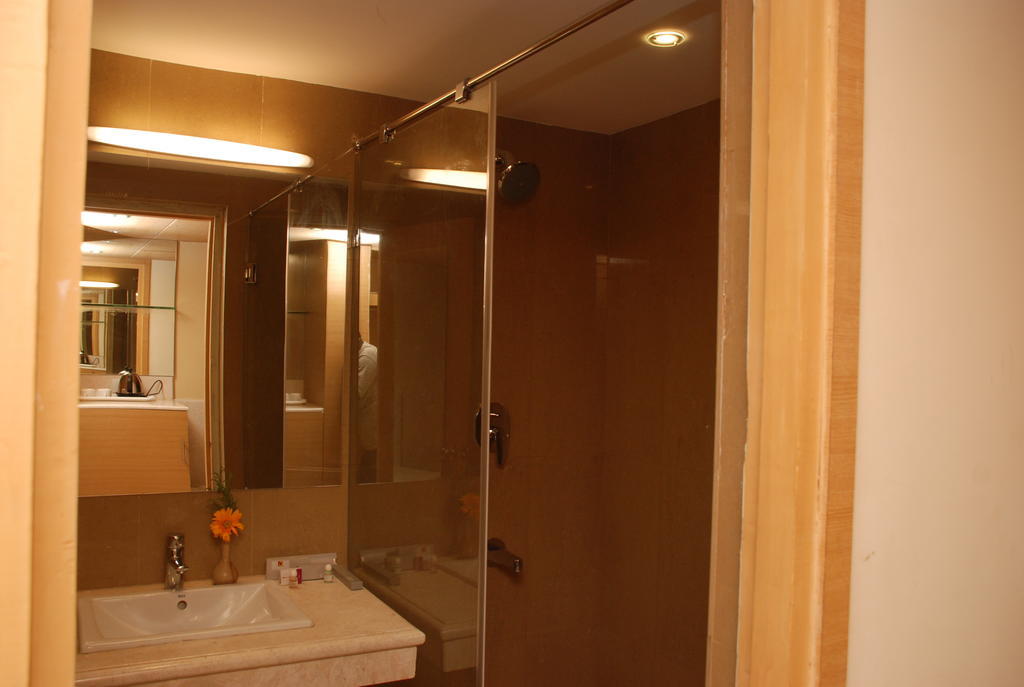 Pla Krishna Inn Tiruchirappalli Buitenkant foto