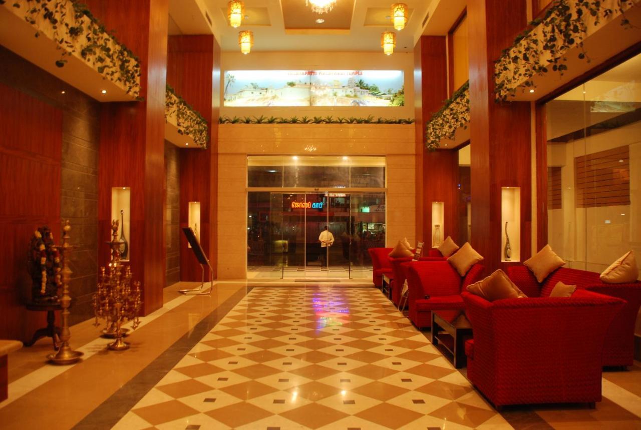 Pla Krishna Inn Tiruchirappalli Buitenkant foto